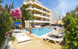 Cozy Studio Apartments with Pool PLAYA DEN BOSSA VICENROS Pool - LeibTour: TOP aparthotels in Ibiza