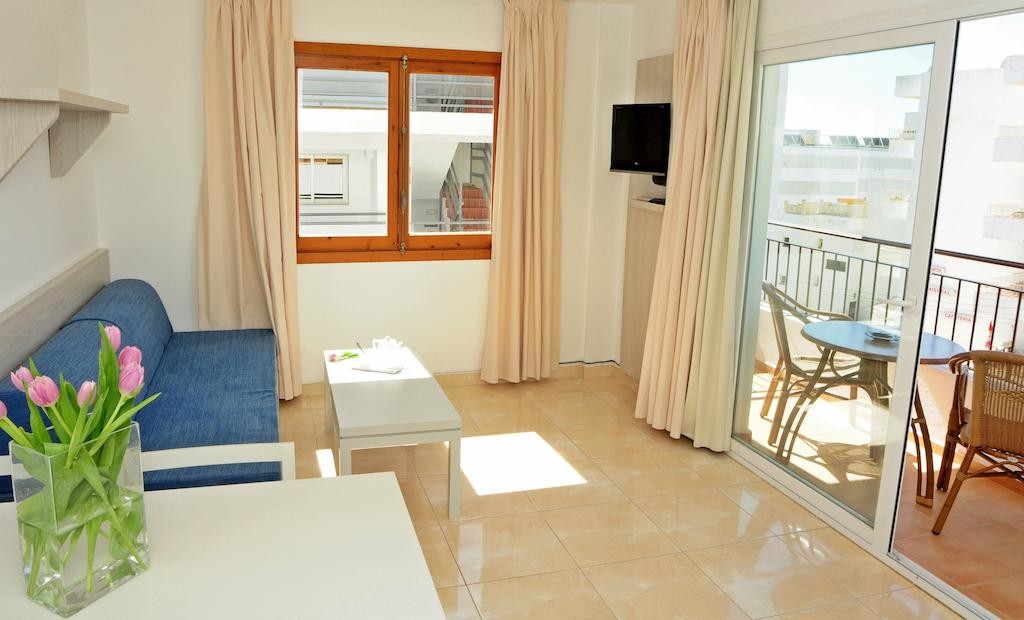 Playa den Bossa Central Apartment 6 guests AVEIBZAP Living room 4 - LeibTour: TOP aparthotels in Ibiza