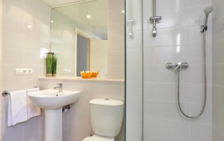 Private Studio Apartment Sea View and Pool San Antoni VENMAR Bathroom 3 - LeibTour: TOP aparthotels in Ibiza