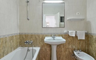 Quiet nice apartment close to the beach APSANBEA bathroom - LeibTour: TOP aparthotels in Ibiza